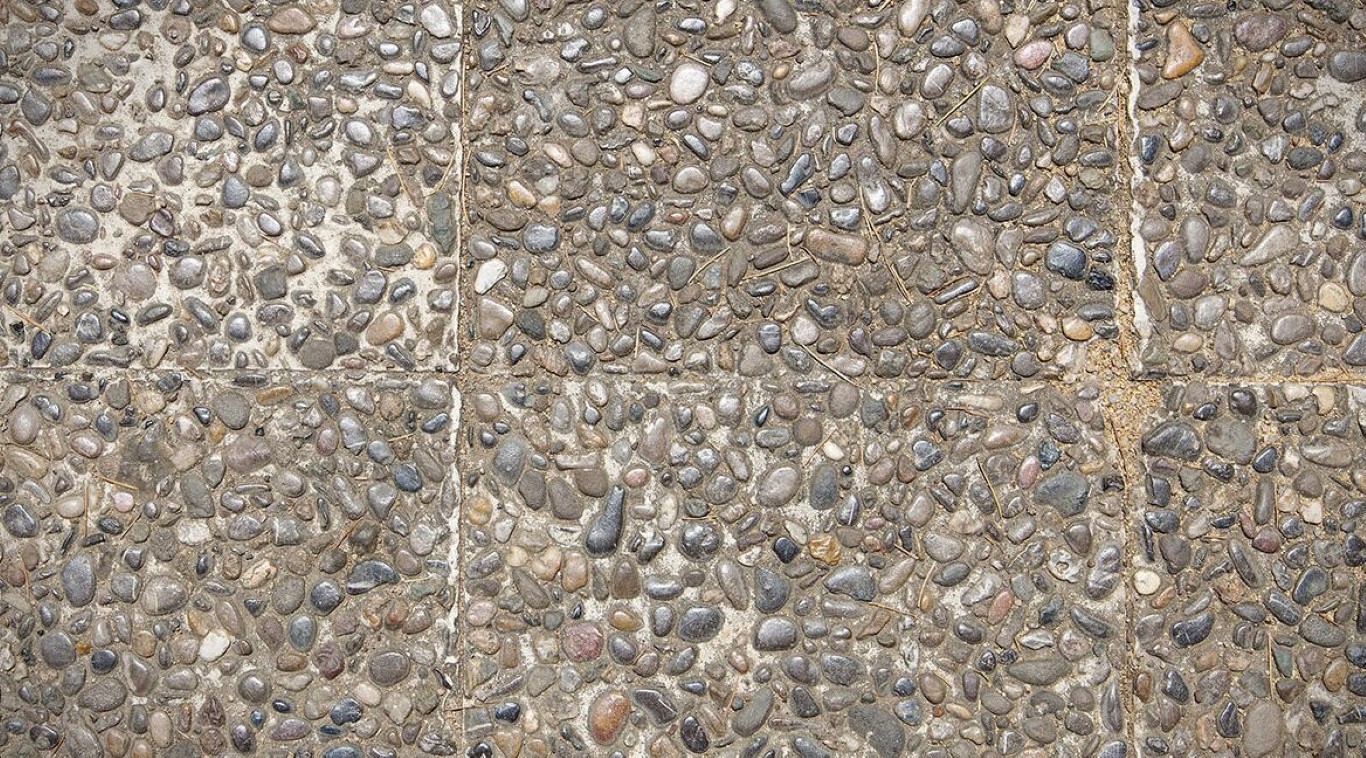 Decorative aggregate exposed concrete panels with pebble finish in Camarillo, CA